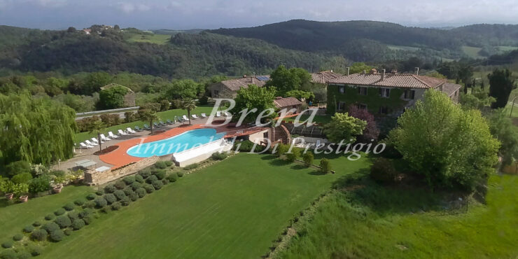 PR. DI SIENA  ATTIVITA’ RICETTIVA IN  PRESTIGIOSA TENUTA DI 161 ETTARI+ 1800 MQ. IMMOBILI DEL 1700